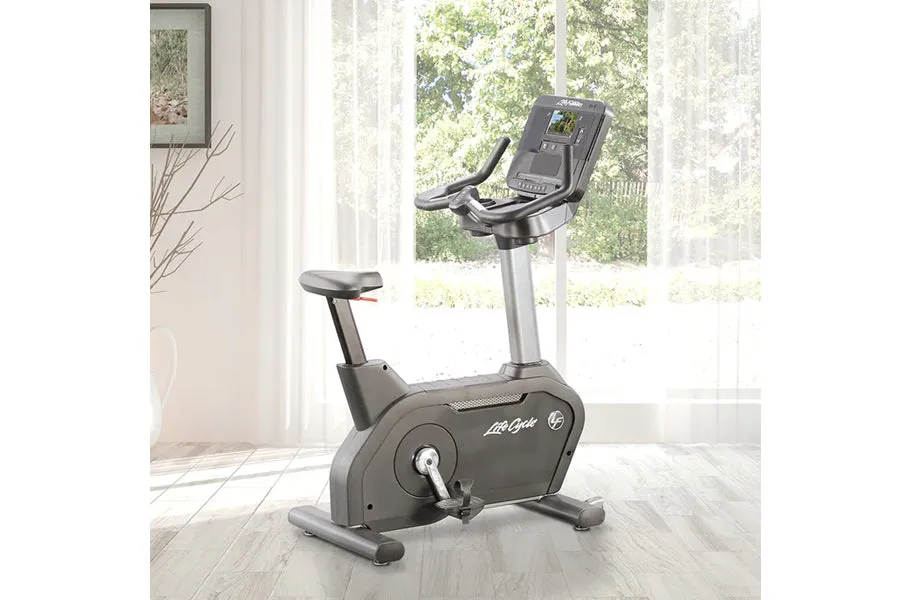 Life Fitness Club Series   (Plus) Upright Lifecycle Bike w/ Discover SE3 Console (DEMO)